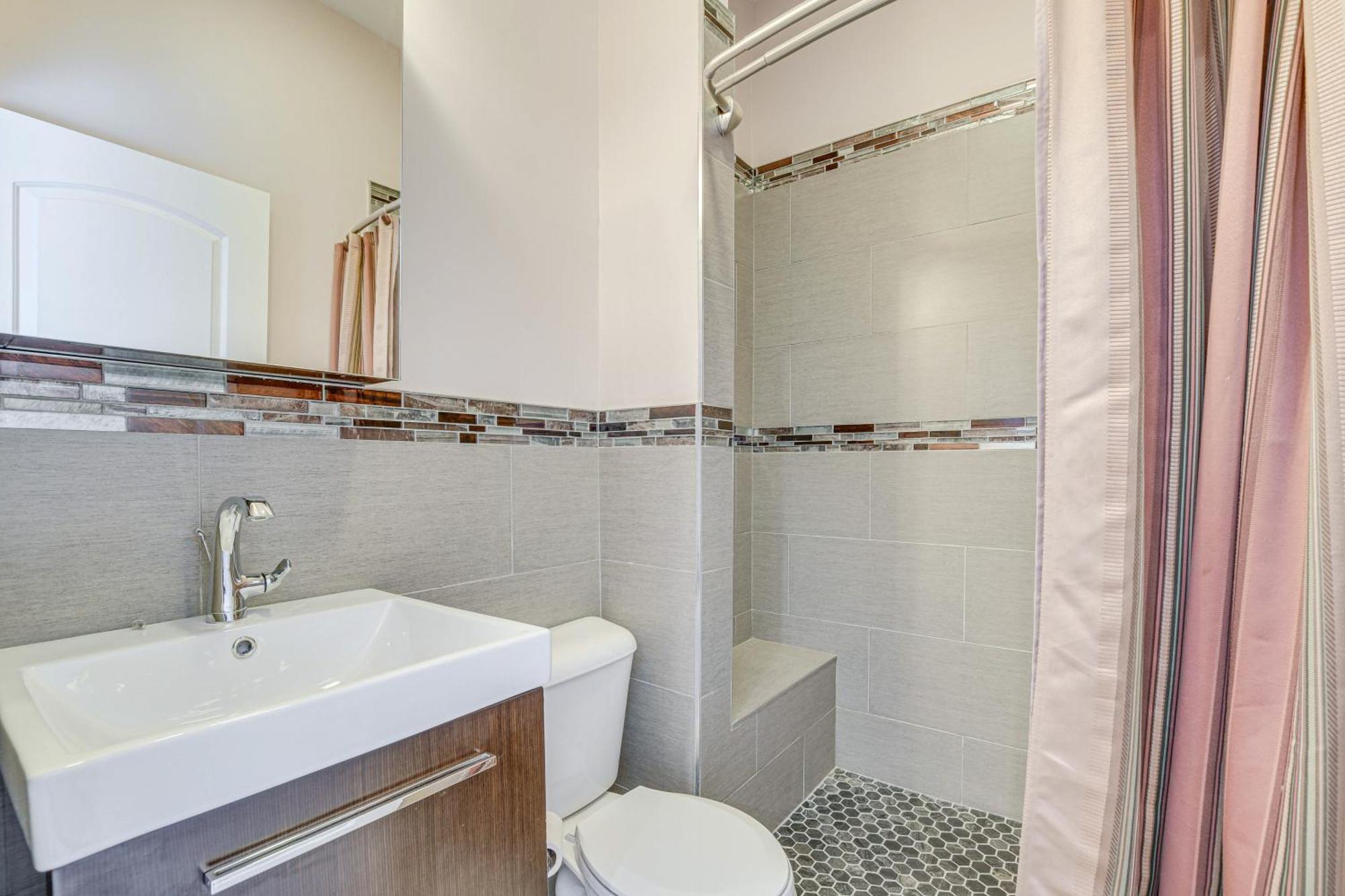Spacious Condo With Deck About 3 Mi To Downtown Chicago! 외부 사진