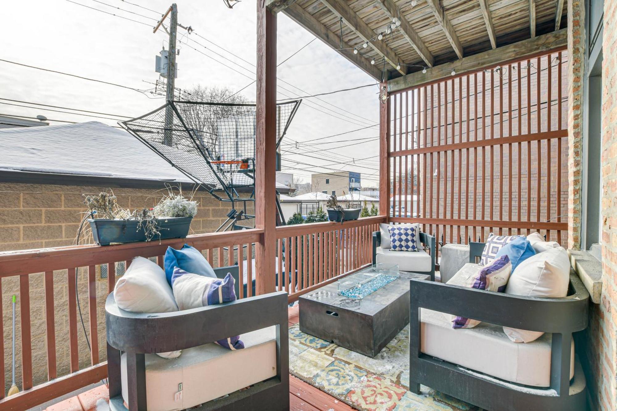 Spacious Condo With Deck About 3 Mi To Downtown Chicago! 외부 사진