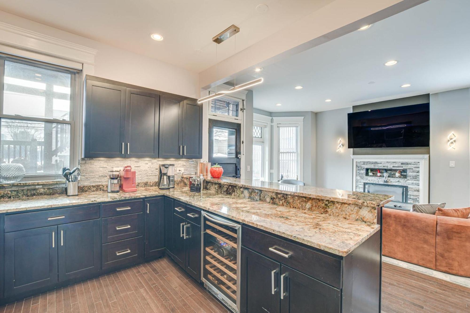 Spacious Condo With Deck About 3 Mi To Downtown Chicago! 외부 사진